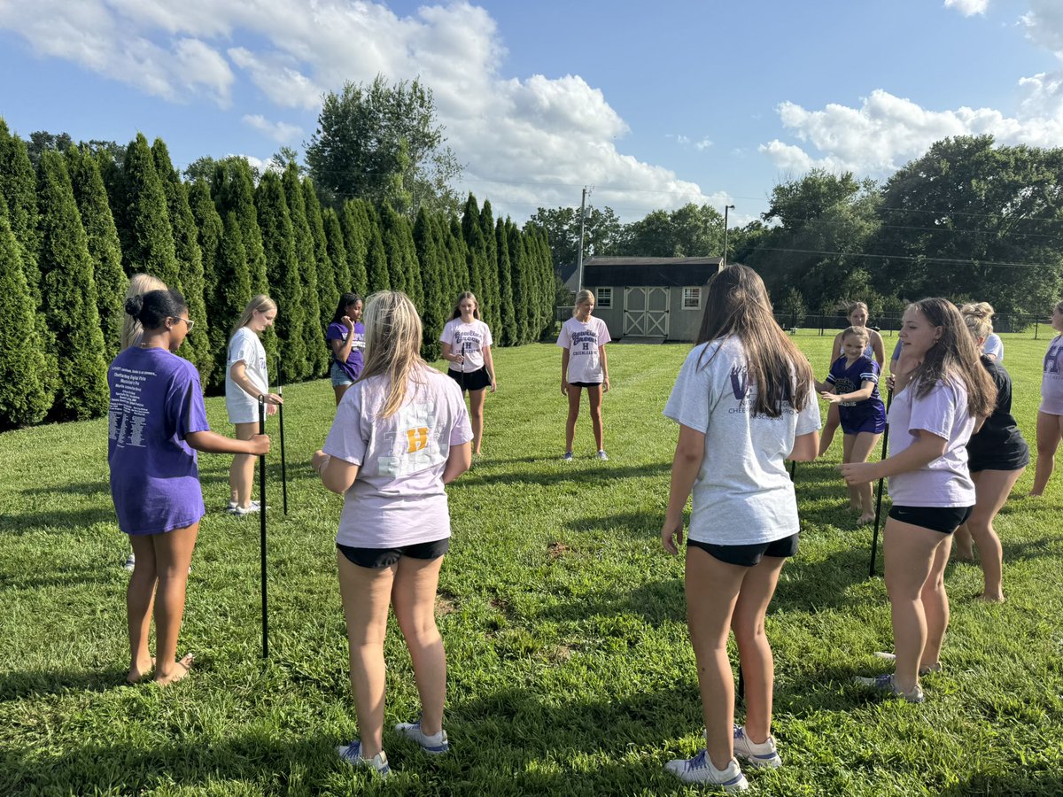 BGHS_Cheer's tweet image. Huge thank you to the Marsee Family for hosting such an amazing team bonding night! 💜💛 From dinner and swimming to games and an epic ice cream sundae bar, it was the perfect way to kick off our cheer dead period🫶✨