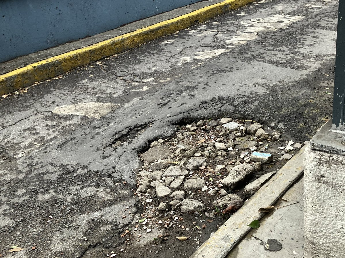 DgLilianaR's tweet photo. @AlcCuauhtemocMx @AlessandraRdlv @SOBSECDMX @GobCDMX necesitamos apoyo en la #pavimentacion o #bacheo de José T. Cuéllar entre 5 de febrero y Tlalpan Col. #Obrera 
#Cdmx #bache #baches @nmasforo https://t.co/B0f6Oa9gpV