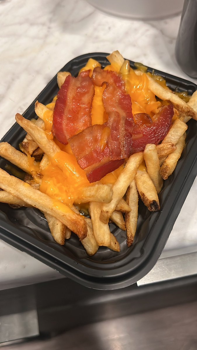 Veronica 🦁 tweet media