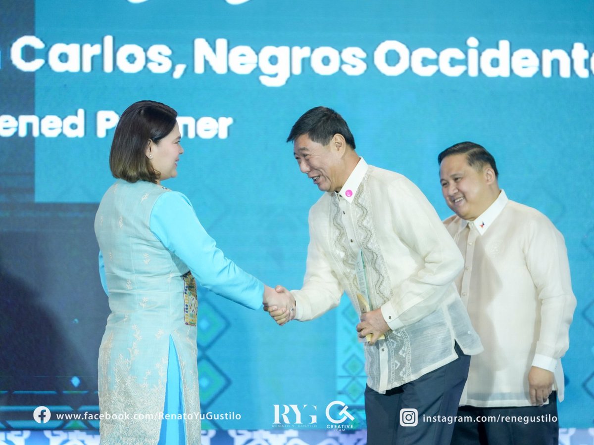 SCCLGUPH's tweet photo. Congratulations City Mayor Renato Y. Gustilo, City DRRM Office  and the whole LGU-San Carlos City !
Photos (c) Mayor Rene Gustilo FB Page
More news on https://t.co/ESYUkfV8be https://t.co/In1kt3AUcF