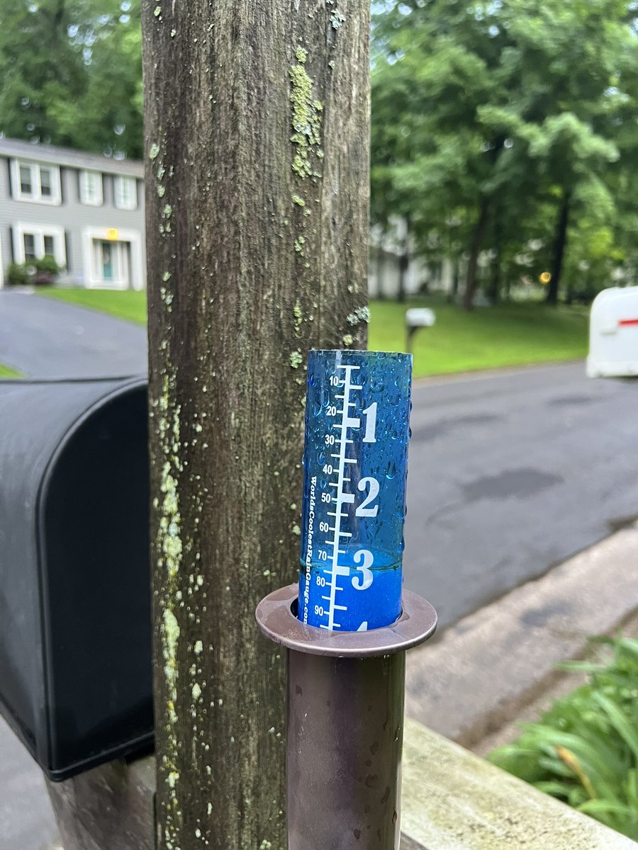 LarryStaub's tweet photo. ☔️ According to our trusty gauge, we got 3 3/4” of rain this afternoon, here in Bushnell’s Basin!  Quite a deluge! 😳 @Wxandgardenguy @scotthetsko https://t.co/SPYRiB3AA0