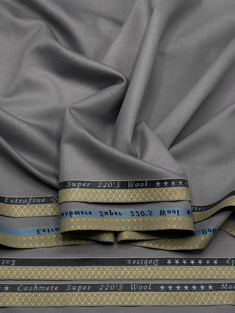 Cashmere wool ✂️
Available in all different colours 
Price 🔖5,000 per yard 

DM📩or WhatsApp 07087918933