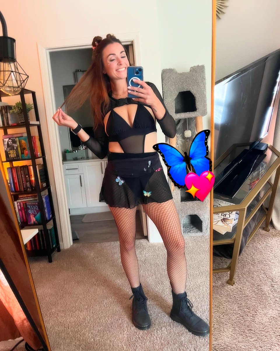 Bahitssara's tweet photo. ICYMI: Running is now my only personality trait, Trooper is still the realest, and I have declared this the summer I will show cheeks, often and for free. 😛💀🍑

#running #summer #dogs #cheeks https://t.co/Xqn0hdEQkS