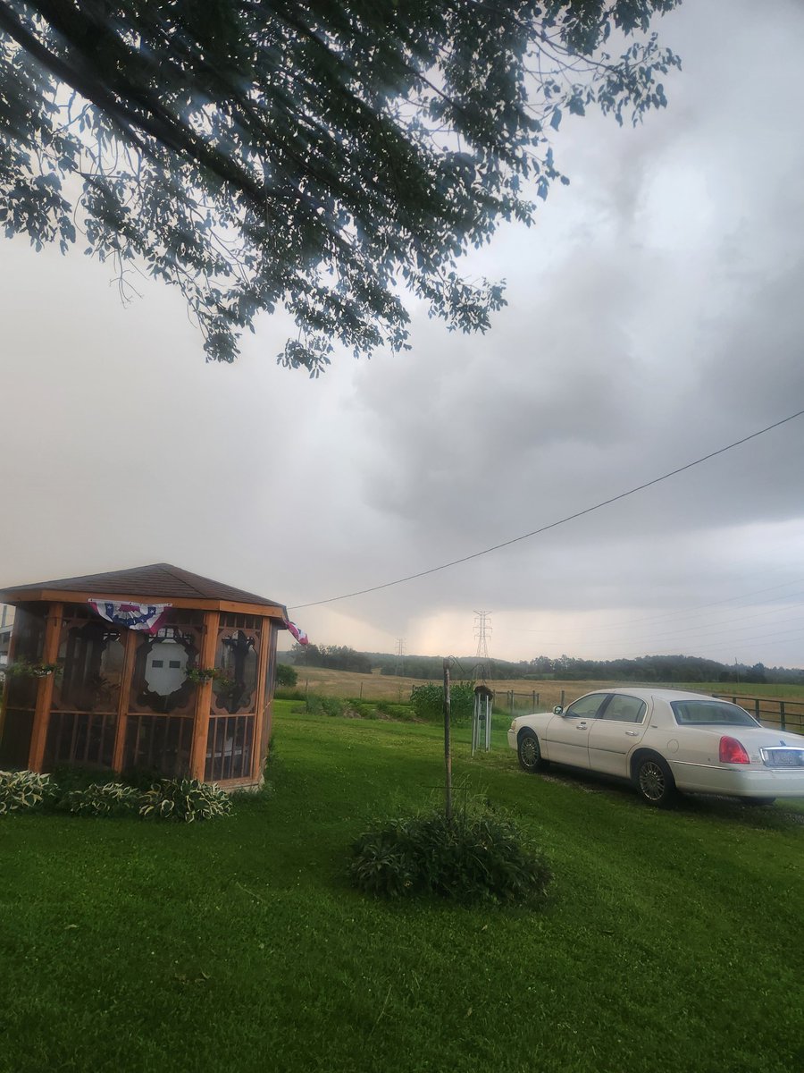 Cool scud cloud! <a href="/BenPeineWeather/">Ben Peine</a> <a href="/MarcWeinbergWX/">Marc Weinberg</a> <a href="/JudeRedfield/">Jude Redfield</a> <a href="/Kentuckyweather/">Chris Bailey</a> <a href="/KevinHarned/">Kevin Harned</a> <a href="/BryceJonesWx/">Bryce Jones</a>
