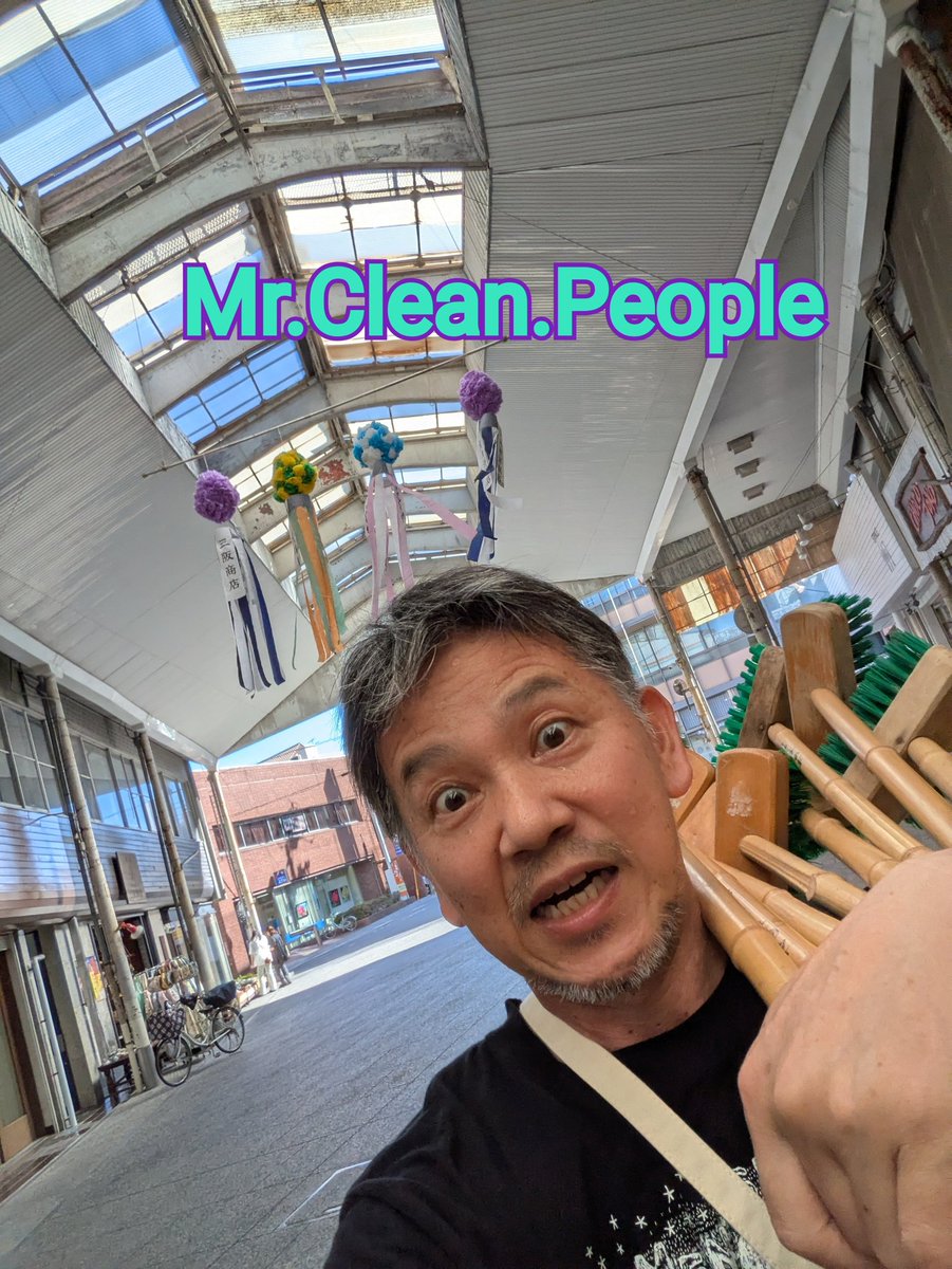 今週、21日土曜夜店ある朝9時から10時に商店街を軽〜くお掃除。
手伝ってくださる方いらしたら、Beer Bar a clueへ全員集合ッ!