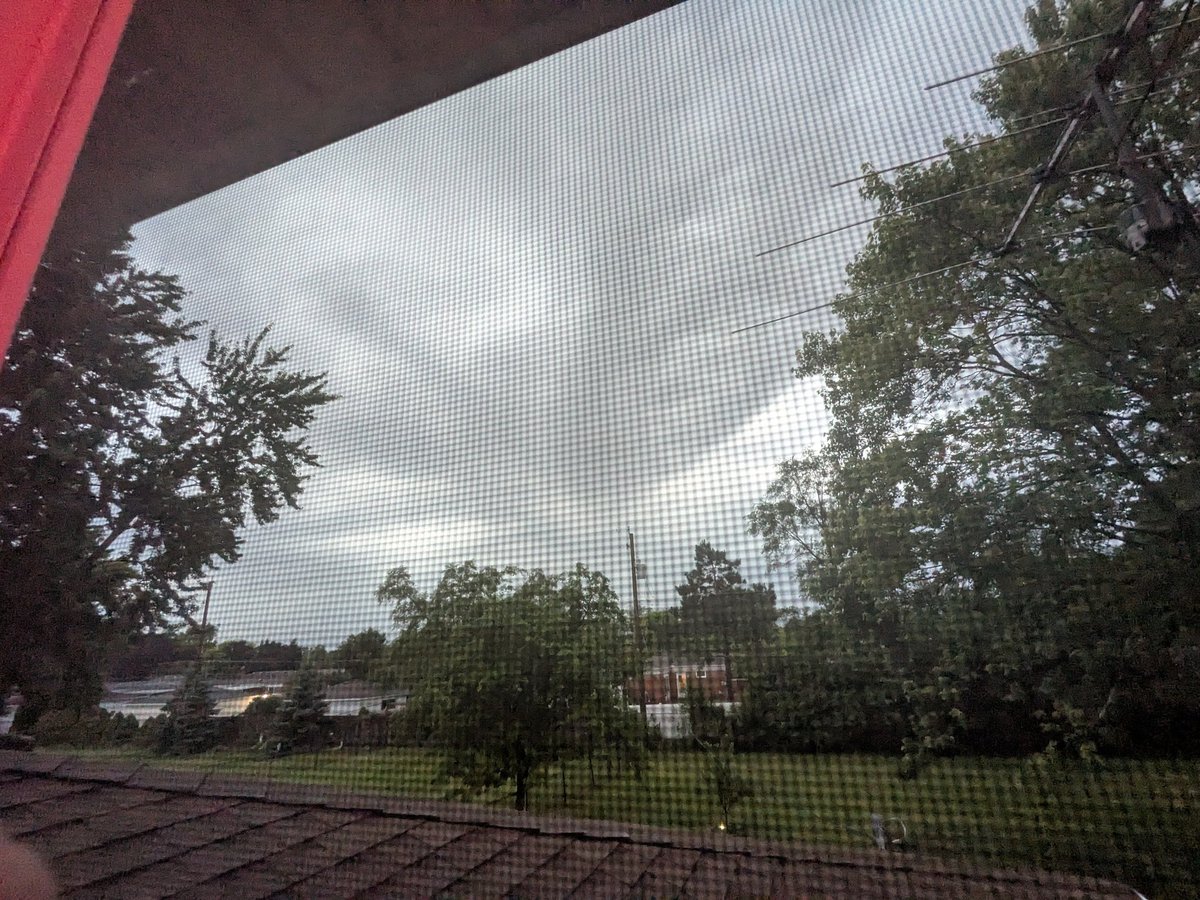 Uhhh guys? Why tf is the mind flayer above my house????
#StrangerThings