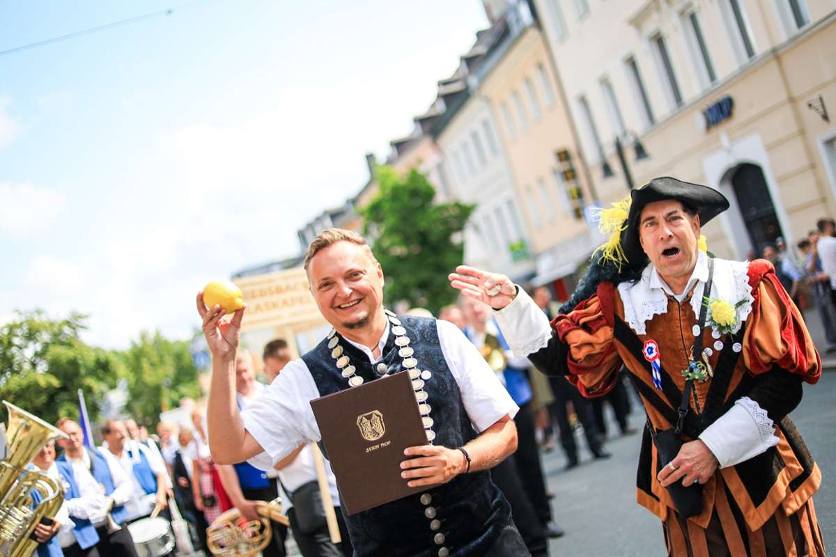 RainerKrauss's tweet photo. #Schlappenkönig 2025 beim ältesten deutschen Schützen- und Handwerkerfest, dem Hofer #Schlappentag - es schließt sich ein Kreis.
#HofSaale #Tradition #Brauchtum https://t.co/Z3GDhDbX4Z