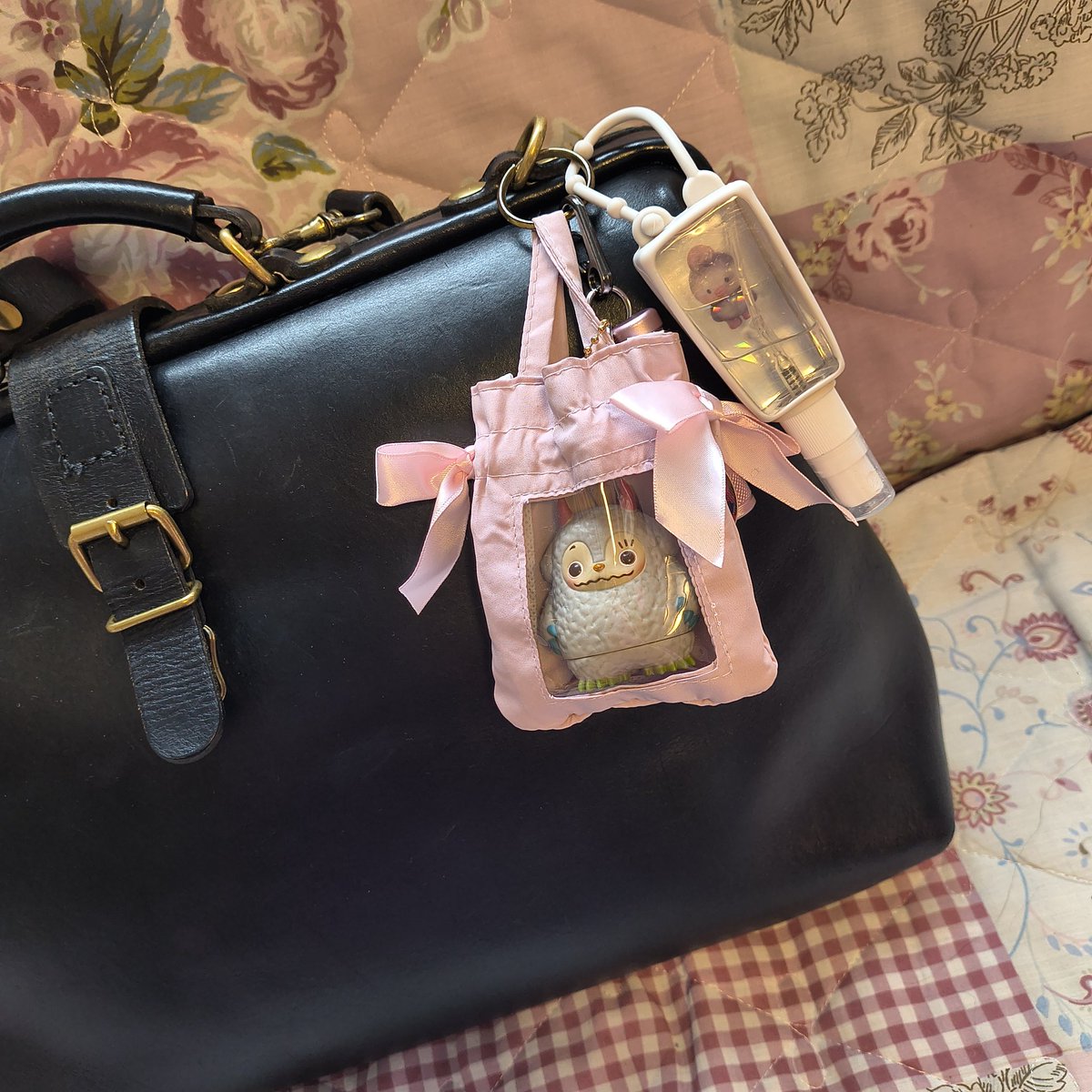 pooh_love_cooky's tweet image. メゾンドフルールのガチャ、とても気に入っている👜
今日は #pooka さんが入るそうです🤭
#つのねこ のお友達？！