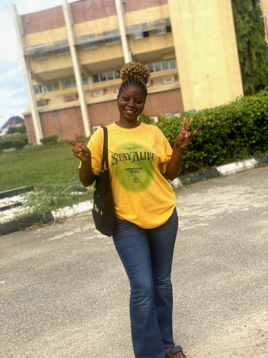 yemzy__'s tweet photo. Big shoutout to the C.E.O of Yem’s Pastries! 🧁👑
Happy birthday, ma! 😂
More grace, more cake, and more soft life 😌
Na you dey run am! 😆🤣
Cheers to more wins, ma’am! 🍾💃 https://t.co/QCHDtYjKqY
