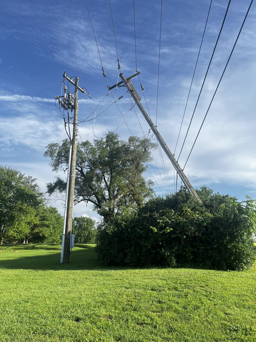 DE_KenzieB's tweet image. Lineworkers, tree trimmers, damage assessors and other support personnel are out in full force restoring power across our service territory. Here’s a glimpse of some of the damage @DukeEnergyIN crews are addressing in Monroe and Vigo counties.