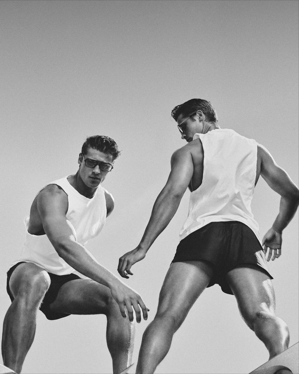 Tension, frame by frame.
Movement becomes a message.
#KineticConfidence #ReputationEnergy #MasculineMotion