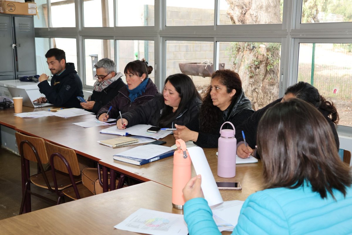 En Caimanes se Visualiza terreno para construir nueva Escuela, la actual está en zona de riesgo. radiolosvilos.cl/2025/06/19/en-…