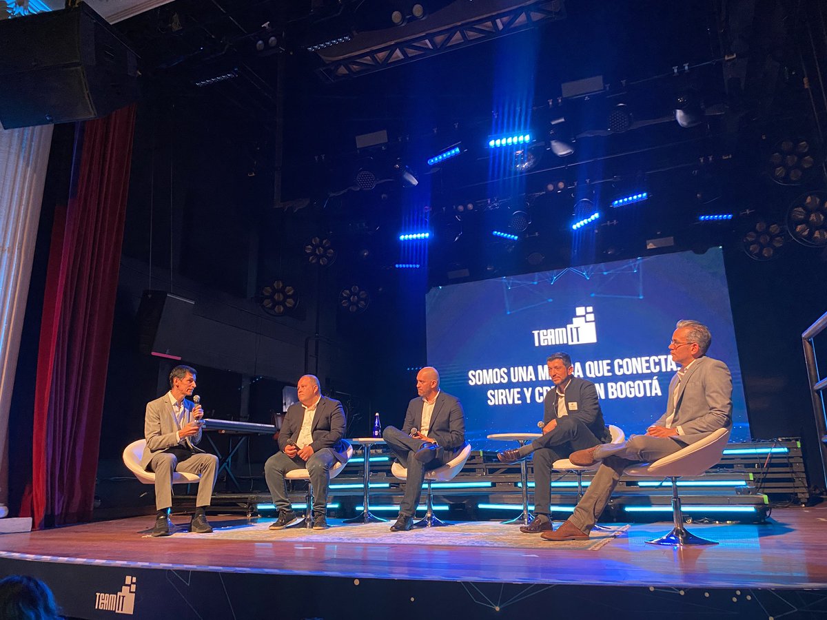 ImpactoTIC's tweet photo. Celebramos la llegada de esta #TeamIT, empresa paisa que llega a Bogotá. Inicial el panel: Infraestructura Inteligente para una IA con impacto real, con la moderación de @MauricioJaramil
“La infraestructura es el cimiento de la Inteligencia Artificial, no tiene sentido correr IA sobre infraestructura tradicional, necesita una con otras cargas. Esto viene evolucionando y es solo el comienzo”: Camilo Martínez, Hewlett Packard Enterprise (HPE)