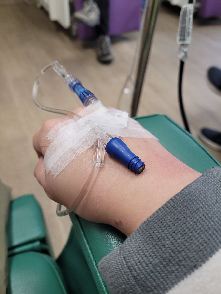 昨天做完化療3-1了！
一個月內去了3次醫院覆診都說白血球不夠不能做療程
然後昨天說可以了🥹

昨天8點到醫院抽血
10點半覆診
2點進病房
5點45分才離開
然後因為打了抗敏針
一直很睏

最近每天吃雞蛋，吃多點肉，喝蛋白飲料，曬太陽，吃維他命CD鋅綜合片
雖然不知道哪一種提升白血球
但繼續努力💪