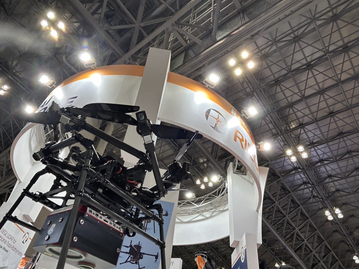 Geometrix_Ent's tweet image. おはようございます!
GEスタッフです🙂幕張メッセにて開催されておりますCSPI-EXPO2025、2日目です！
03-60ブースにてレーザースキャナーやドローンの展示をしております！
皆様のご来場をお待ちしております！✈️✈️
 #cspiexpo2025 #uav #Drone #ドローン #企業公式