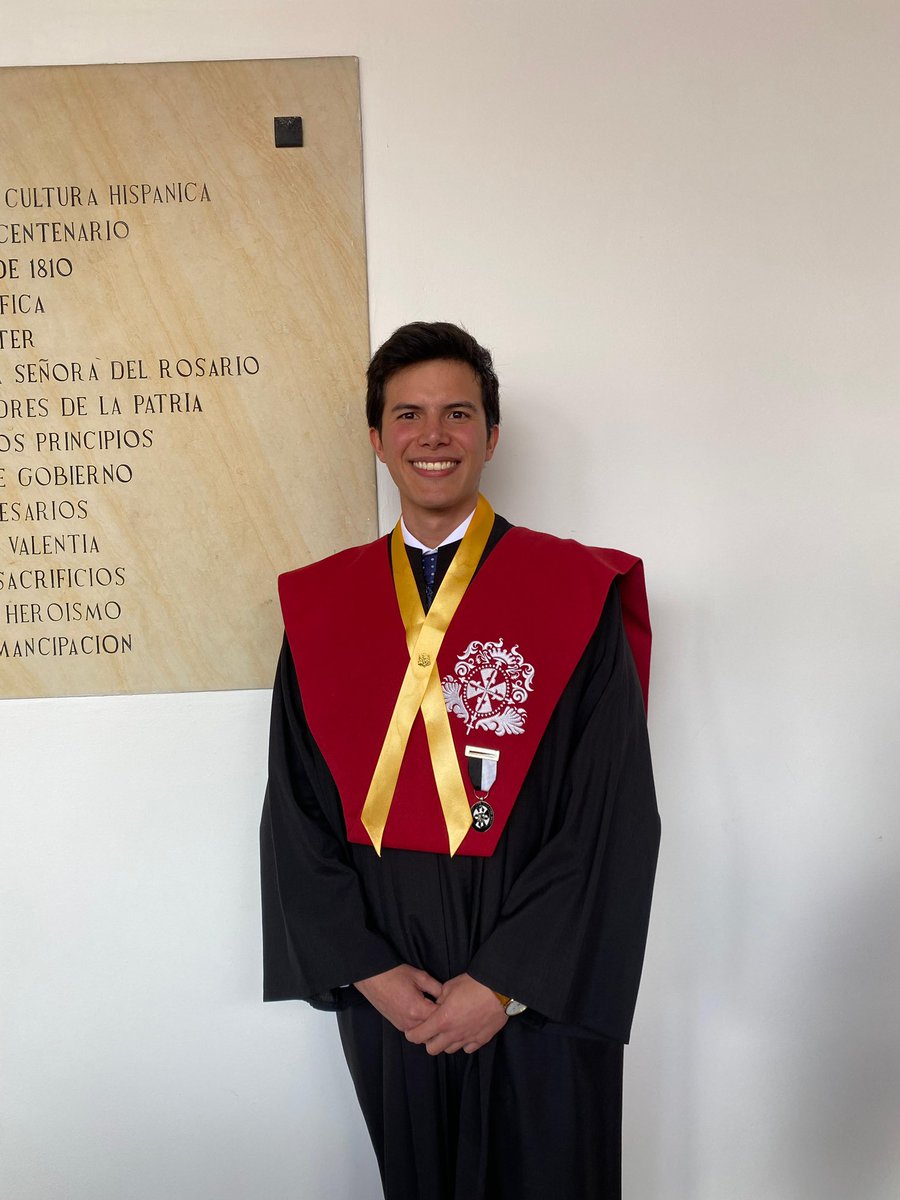 paulapintoro's tweet image. Integridad, humildad, amabilidad, disciplina, carácter… El orgullo se siente desde el cielo. Felicitaciones, Doctor Pinto!! Gracias por ser el ser humano que eres, Alvarin.