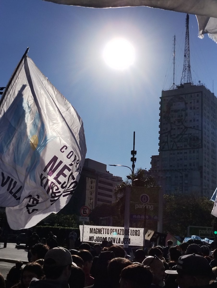 todo lo que nos gusta a los negros peronistas: Evita y los berretines contra Clarín 😍