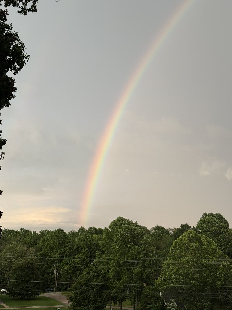 TappMandi's tweet photo. Hey @MaxVelocityWX here’s a beautiful rainbow with the storm in Elizabethtown, Ky https://t.co/952K3rFctP