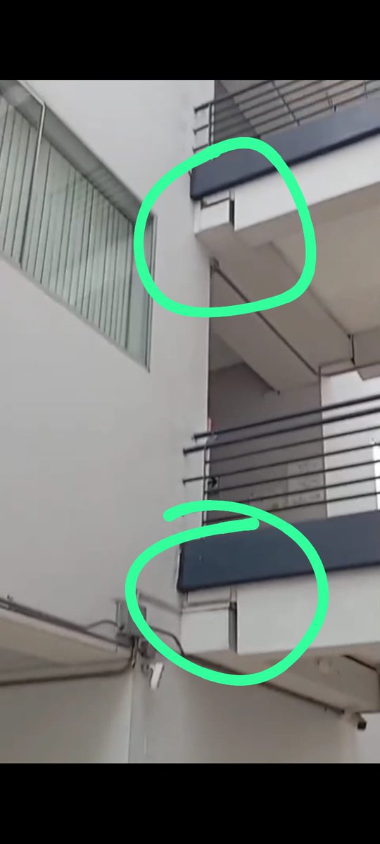AtlasLim5's tweet photo. "UPN los olivos nos obliga a ir de manera presencial a sus instalaciones pese a todos los videos donde se producen grietas de gran magnitud y rajaduras que preocupan mucho a los estudiantes."
#Temblor #Terremoto #sunedu #UPN https://t.co/H0hM9exs72