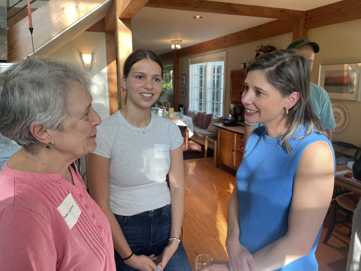 MaggieG603's tweet image. No one does democracy like we do in New Hampshire, and the civic spirit that drives our state was on full display tonight in Hanover. 🇺🇸
