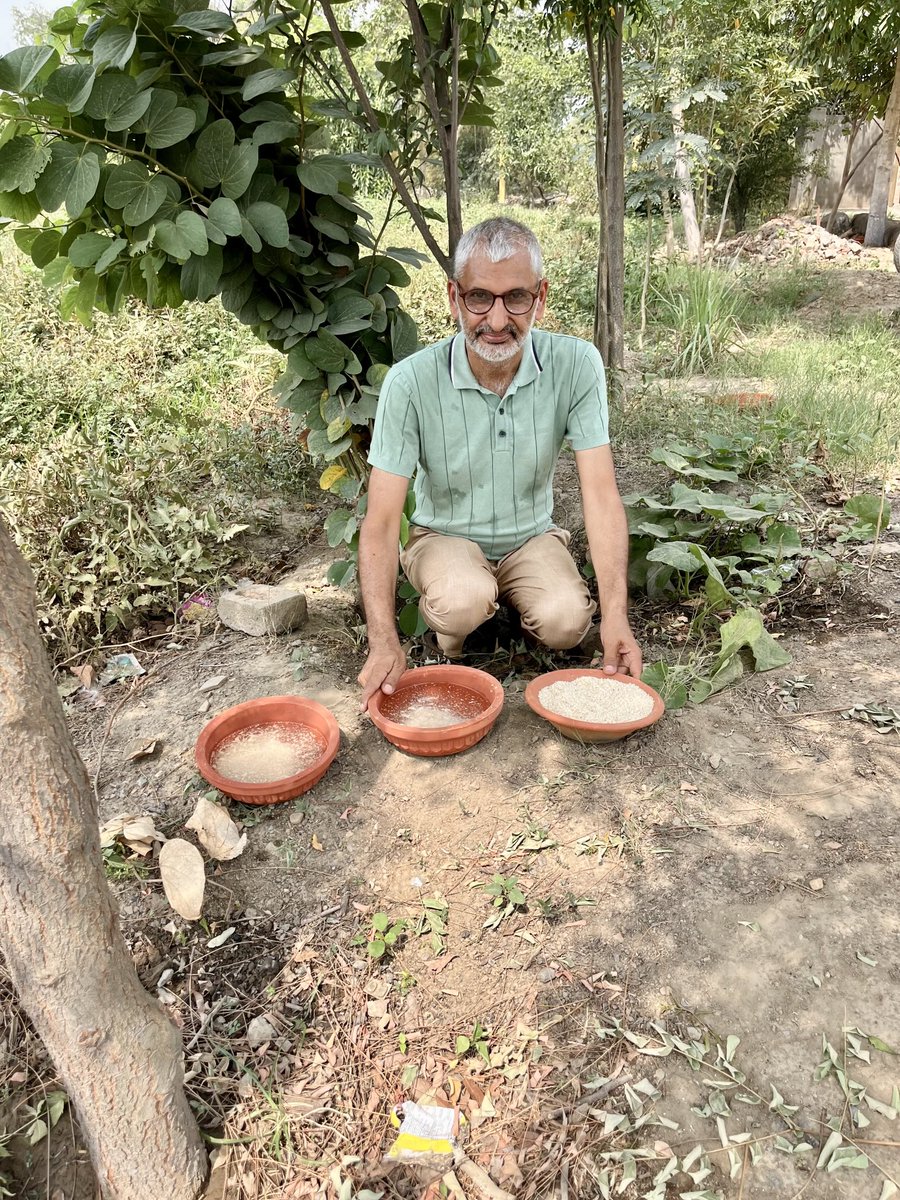 अक्सर गर्मी के मौसम में पक्षी दाना और पानी की तलाश में संघर्ष करते है।आइए हम अपने प्रयासों से उनकी मदद करें। Saint MSG के मार्गदर्शन पर चलते हुए, लाखों लोग पक्षियों के लिए ठंडे पानी के साथ रोटी, उबले चावल और अनाज रख रहे हैं, ताकि ऐसे गर्म मौसम में पक्षी न मरें !
#BirdsNeedYou