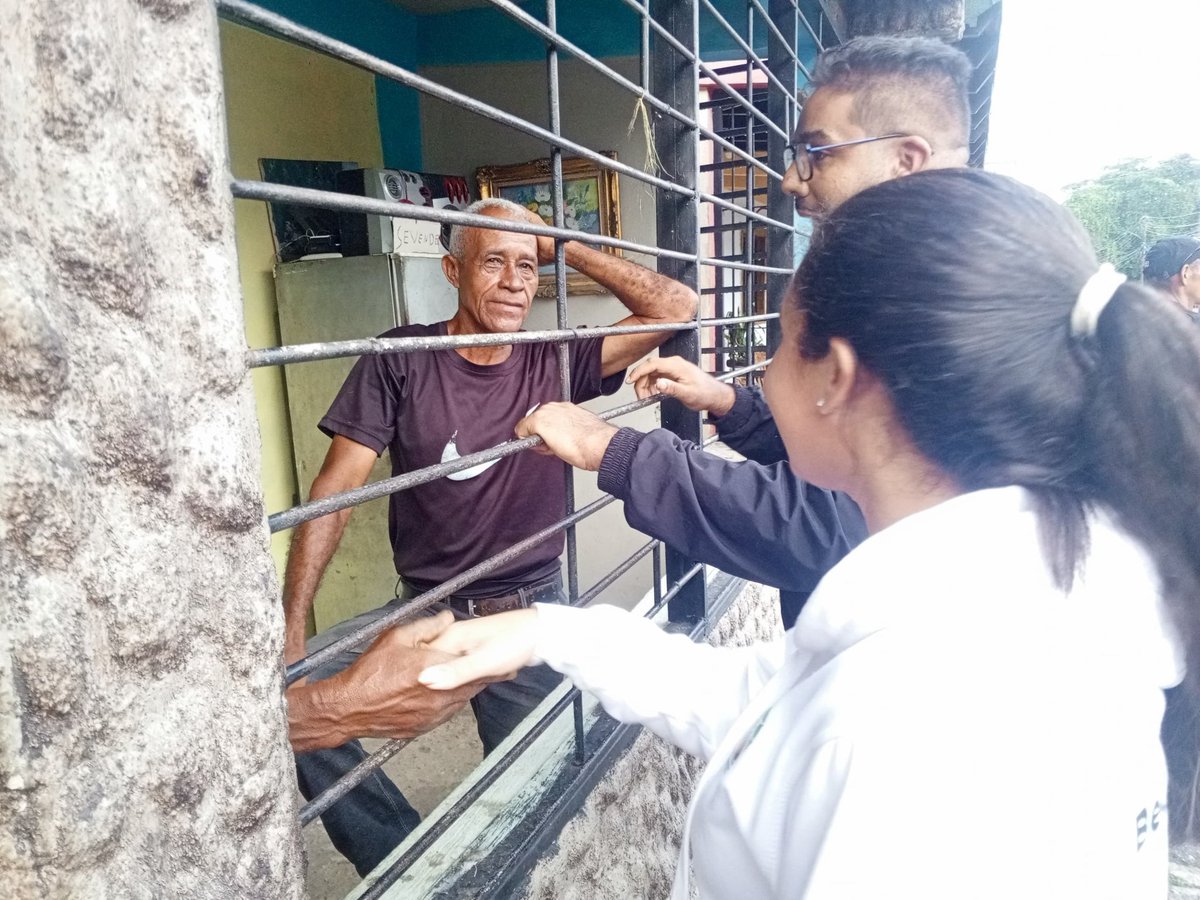 Sigan descansando, que nosotros vamos casa a casa al encuentro con los vecinos. Ni la lluvia nos para. San Felipe merece más, y juntos lo vamos a lograr. 

En #SanFelipe, Vamos ADelante!
