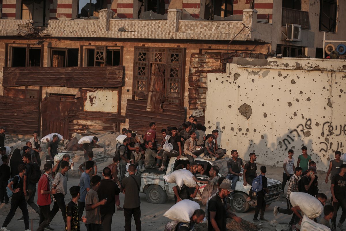 ShanghaiEye's tweet photo. #Israeli forces shelled #Palestians waiting for aid near #Nuseirat in #GazaStrip, killing at least 11 people, according to reports. https://t.co/e1PhJyMdBv