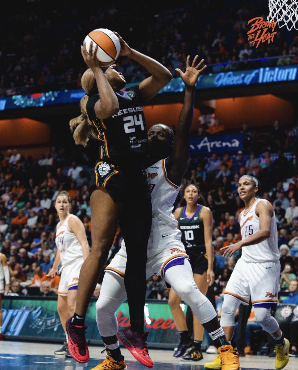 hailey140110's tweet photo. Aneesah Morrow had her first breakout game in the W in Angel Reese's PE’s @reebok https://t.co/7SkFTc1AKh
