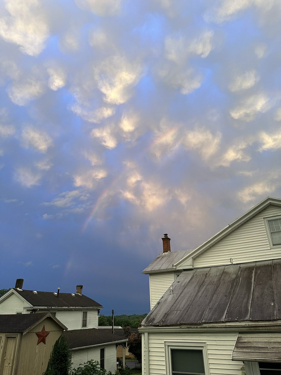 tchatton68's tweet photo. @KetchmarkWCPO Crazy sky above Waynesville just now. https://t.co/Q6fYdB6cnH