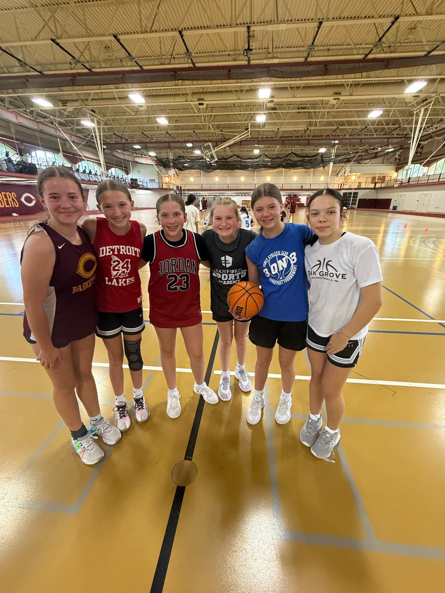 Day 2 of Day Camp ✔️
Buckets, buddies, and big-time fun — can’t wait to finish strong tomorrow! 🏀#DayCampVibes