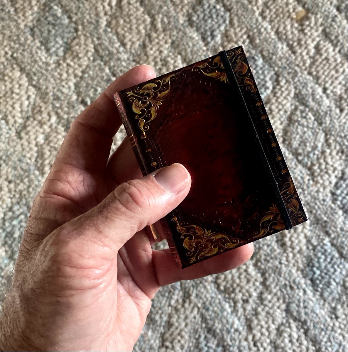 DEFINITION DAY: Flash Fiction: Anything under 1K; with a real plot, despite size. Force contemplation—end with a surprise. #AmWriting, #Writingtips, #Writers, #WritersBlock, #WritingCommunity, #5amWritersClub