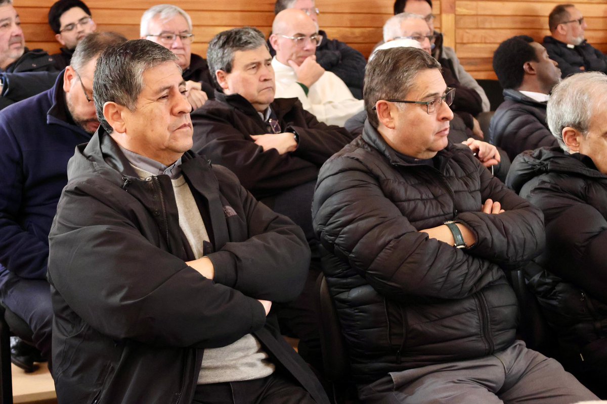 agalua's tweet photo. Durante la reunión mensual del clero de @iglesiadeconce , compartimos algunas ideas sobre la cobertura mediática que tuvo la  muerte del Papa Francisco, el Cónclave y la elección de León XIV. https://t.co/uSHU0nDjEC