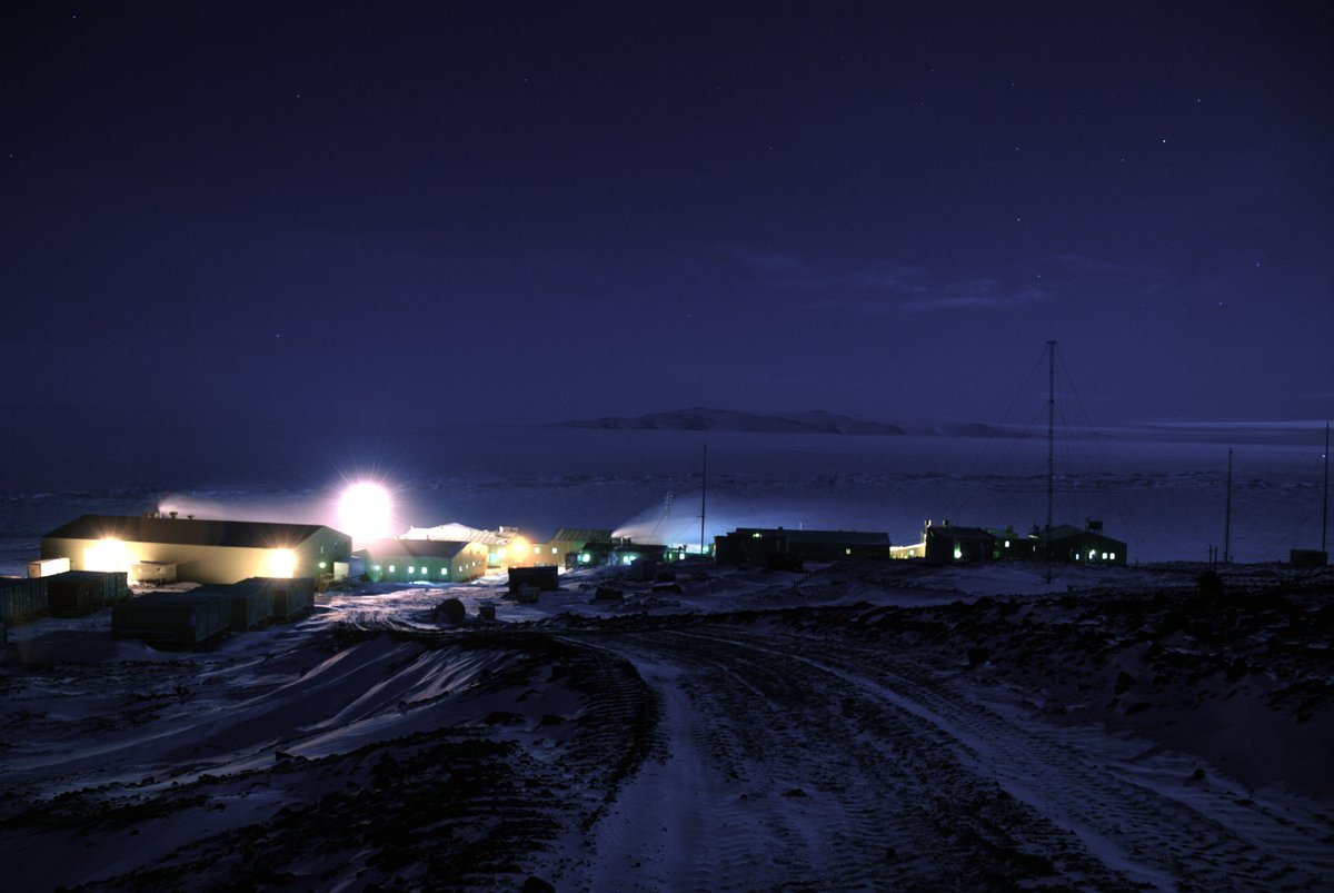 InspireExplore's tweet image. Happy Midwinter!
Midwinters Day or Midwinter, celebrated across many of Antarctica's national bases on the day of the southern winter solstice, is a big deal for those spending the long dark winter in the southern continent.
Various traditions are associated with the day…