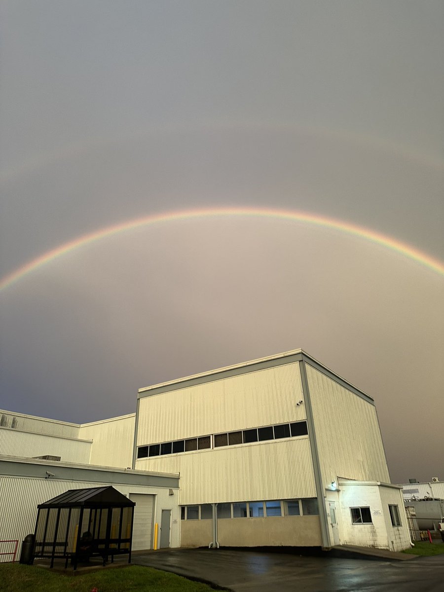 kayceerklein's tweet photo. @ryanhallyall  double rainbow in Blanchester, OH https://t.co/SiUqLR32CY
