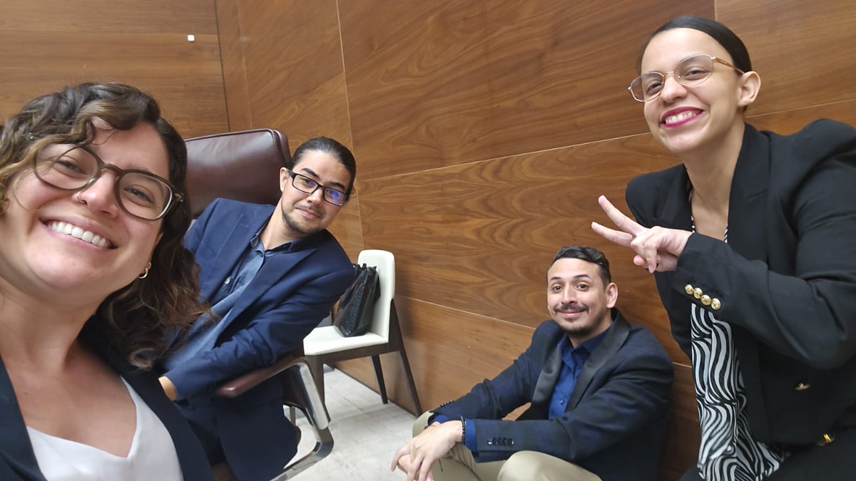 El país necesita y merece a alguien que traiga ideas nuevas, tienda puentes de diálogo y esté abierto a todos los sectores en pro del bienestar y desarrollo de las mayorías.
Orgullosa de que hoy mi compañero <a href="/RoblesBarrantes/">Ariel Robles Barrantes 🇵🇸 🏳️</a> tome este paso tan importante. Gracias. 💛🖤