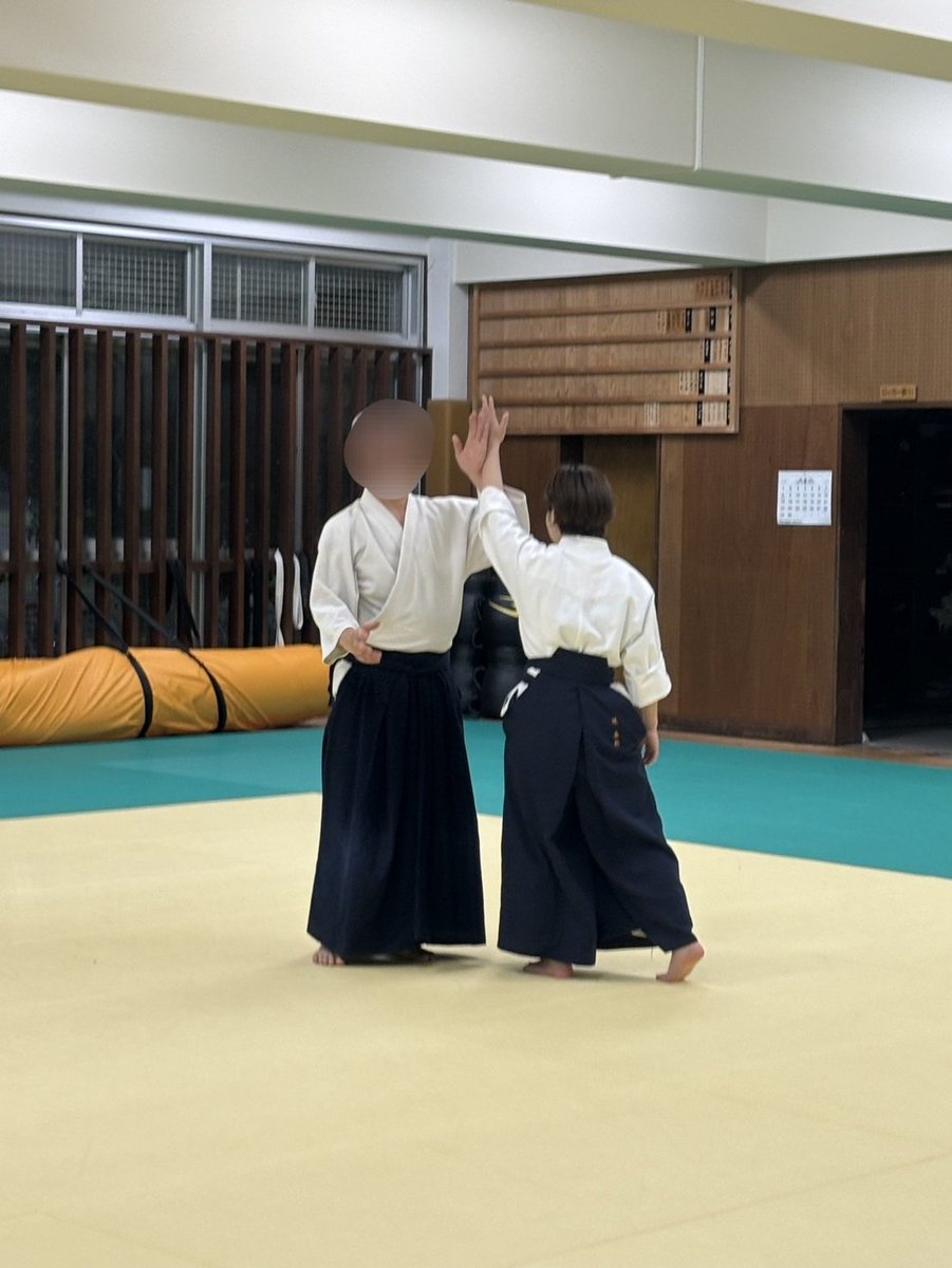 action1123mach's tweet photo. 熊本大学合気道部です！
最近の練習風景です！
今年度は9人の新入部員を迎えました！
新しいメンバーで心機一転、部員一同練習に励んでいます💪
今年度も熊本大学合気道部をよろしくお願いいたします！ https://t.co/6v0I4MwaaZ
