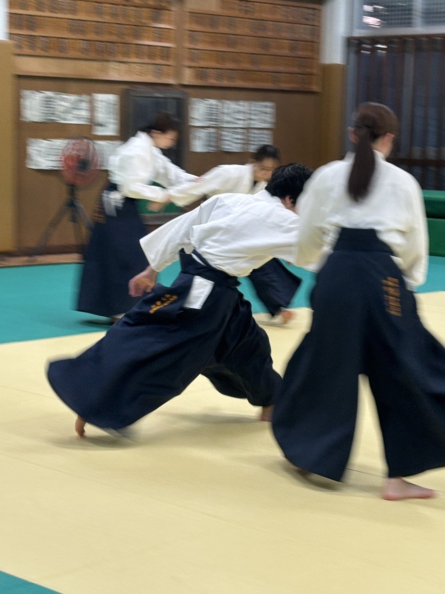 action1123mach's tweet photo. 熊本大学合気道部です！
最近の練習風景です！
今年度は9人の新入部員を迎えました！
新しいメンバーで心機一転、部員一同練習に励んでいます💪
今年度も熊本大学合気道部をよろしくお願いいたします！ https://t.co/6v0I4MwaaZ