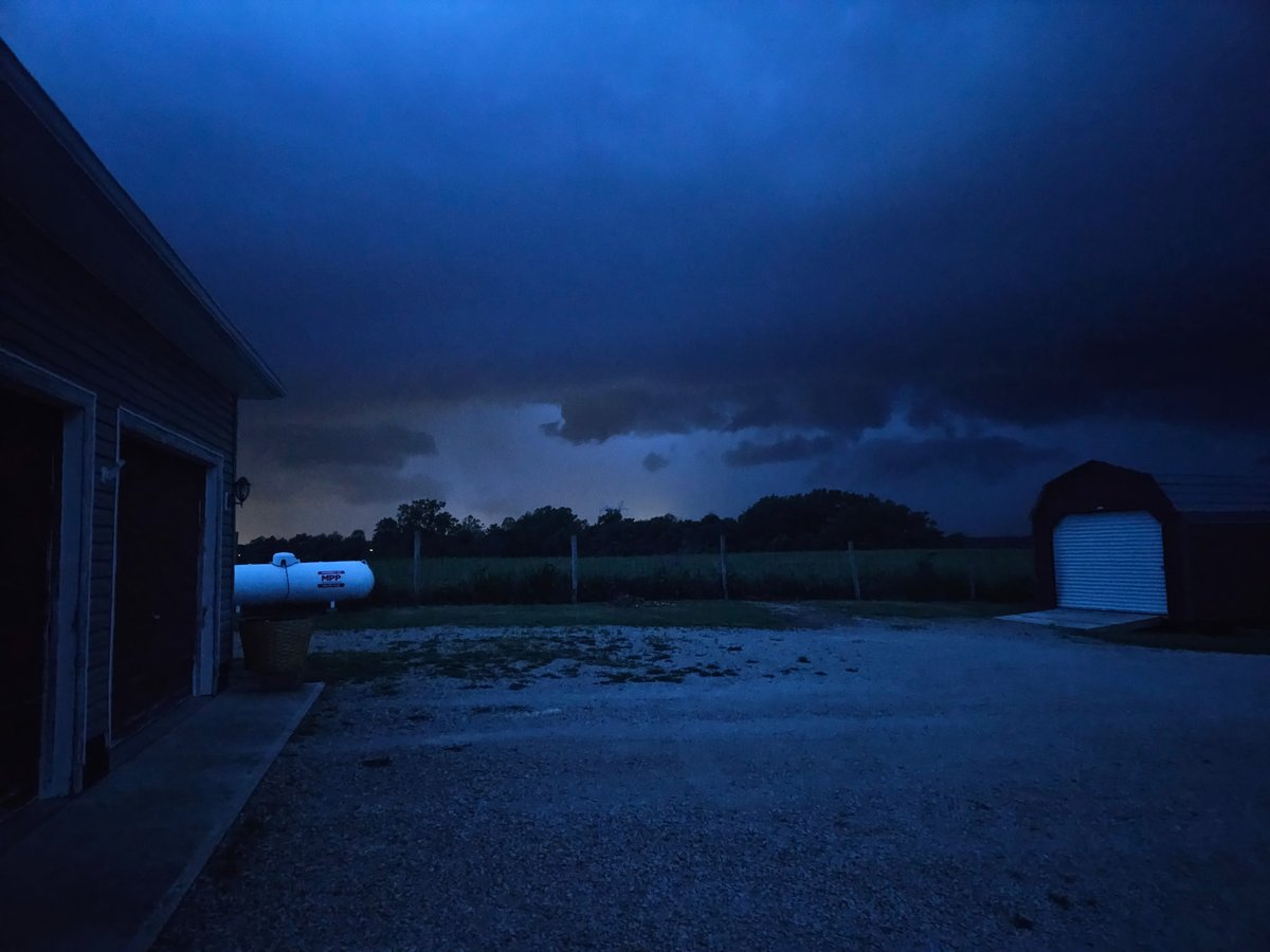 Ditchdig80's tweet photo. Just before the storm in Norwich, OH. @ryanhallyall https://t.co/F8SrP5iRWm