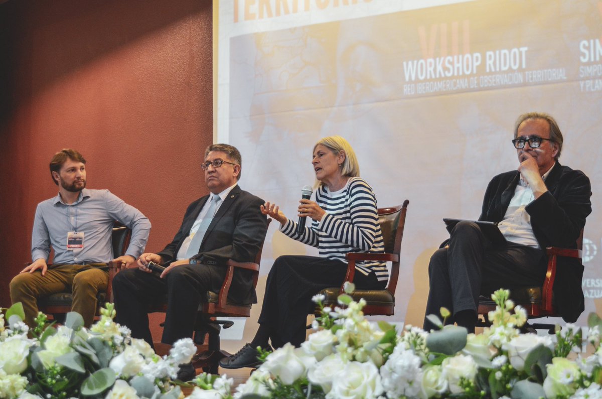 uazuay's tweet photo. 📍🗣️ Cada charla es una nueva oportunidad para encontrarnos, reflexionar y construir en conjunto. Así vivimos la primera jornada del VIII Workshop #RIDOT – XIV Simposio SNDU/PT 2025, un espacio que sigue consolidándose como referente para el debate sobre ciudad, #territorio y sociedad.

🗓 Las ponencias continúan hasta el 20 de junio, aquí puede ver la agenda del evento: https://t.co/heJ1zicE6i

🗞 #AcademiaUDA, revise la galería: https://t.co/qRKmhIZDlc