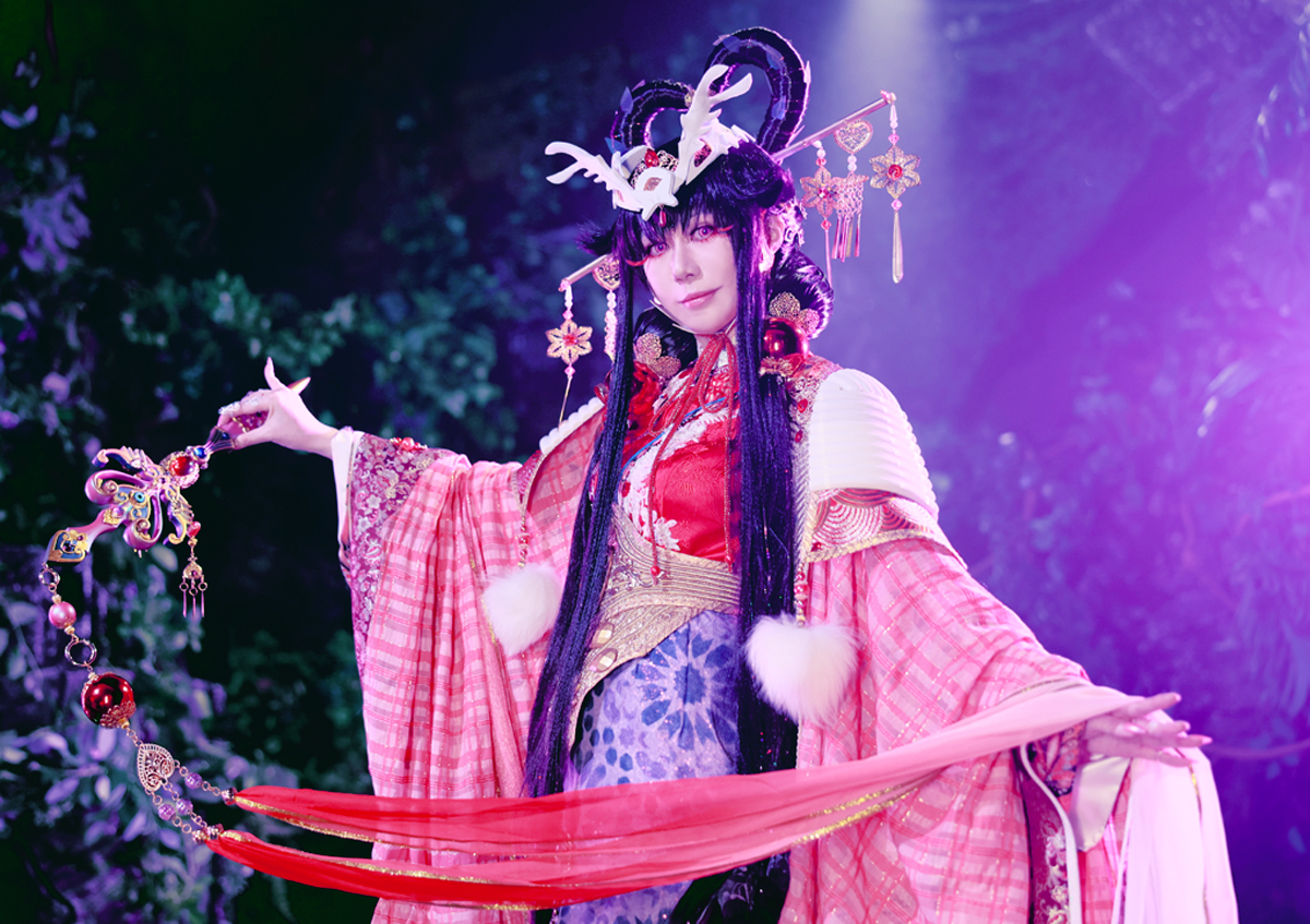 鏡の奥で妖花が微笑む
  　　 　──照君臨──

衣装協力 <a href="/ryoufu_hyouu/">クロシオ</a>
武器制作 <a href="/siegfried174/">ジークフリート@衣装/道具依頼受け付け中</a>

#東離劍遊紀 #照君臨 #七殺天凌
#ThunderboltFantasy #サンファン
#COSPLAY