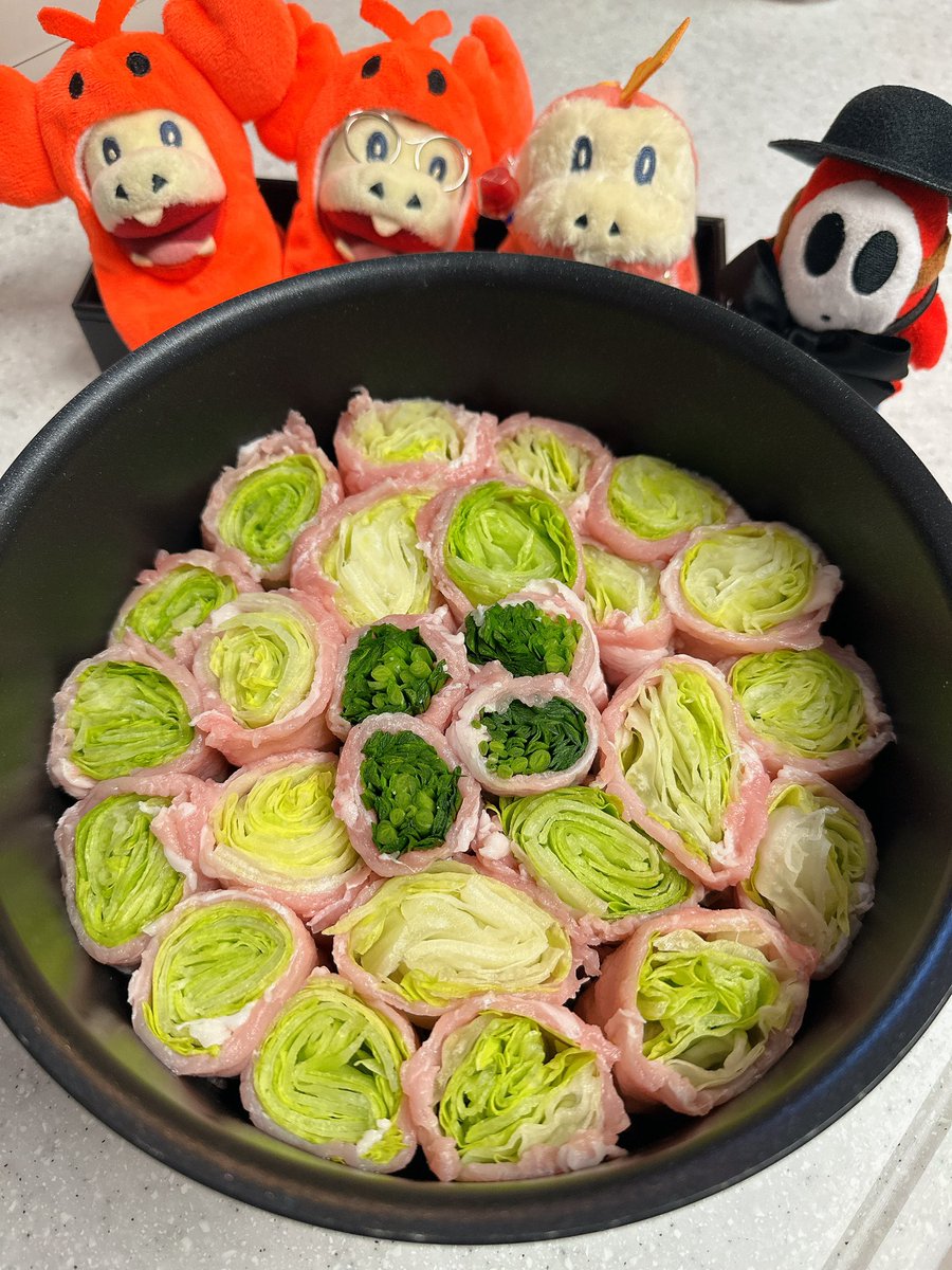 今夜のご飯は野菜巻き！🥬
みんなワクワクのご様子🥰
まだまだ一日は始まったばかりだから、どこかにお出かけしたいけど…お外は本当に暑かったから迷っちゃうねぇ…🥺☀️