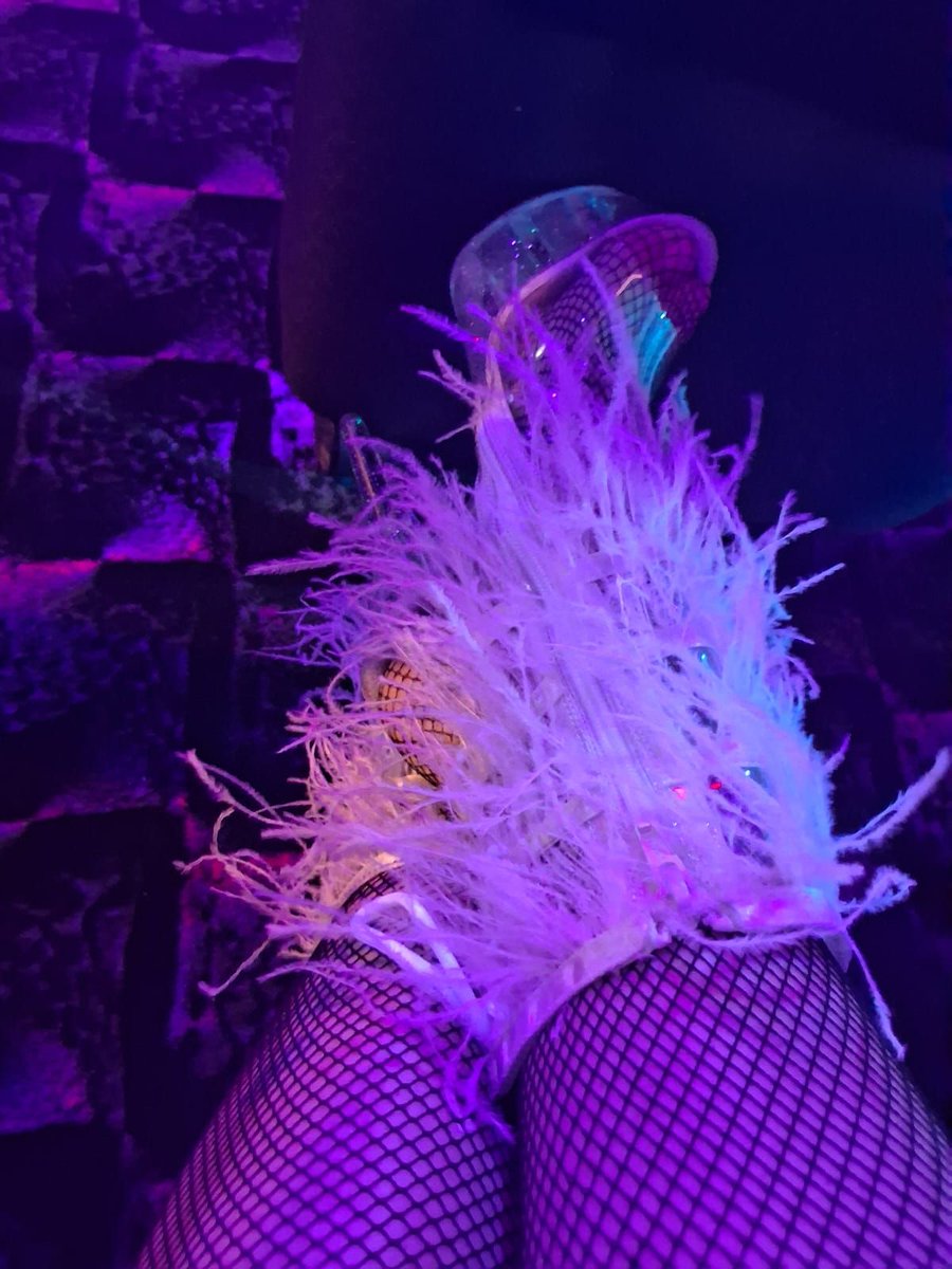 #Humpday is here and we're just getting this party started! 
Come have some fun with NOVA, BABY, NICOLE, CASSIE, CHANEL, VIOLET, ANGEL &amp; more!💋😈
.
.
. 
#ThePony #Lexington #PonyLexington #JerryWestlundPresents #PonyNation #PonyUp #PonyClubs #Wednesday #Humpday #RollCall