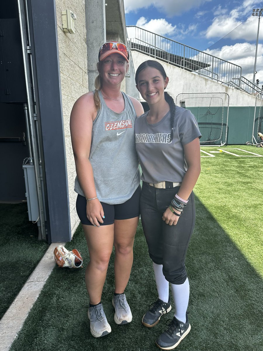 AubreyMulterer's tweet image. Another awesome 3-Days at @clemsonsoftball with @rittmanjohn @KatieRepole @ClemsonCoachKJ @Coach_Wigs and all the staff and players that make it a great camp. Can’t wait to be back on campus soon.