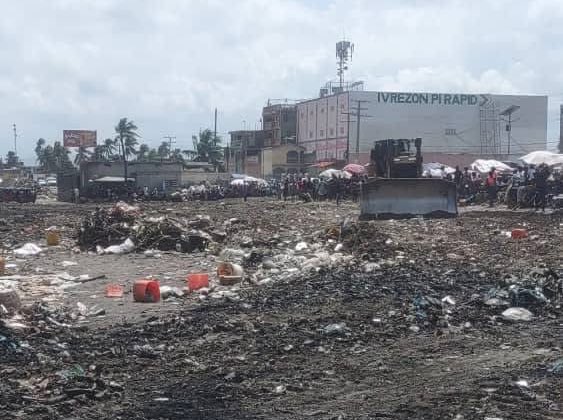 DhClaude23672's tweet image. Eske se nan rèv moun okap ye?Pou nou kite yon Direktè vini la li manje rès lajan projè Rout littoral okap la, #Raoul_Pierre_Leconte se yon vakabon ki ranmase lajan travo piblik pou konstri Byen prive li,Kounya menm ata moun asenisman paka touché, #Dorvil_Etienne mete ak #TPTC yo…