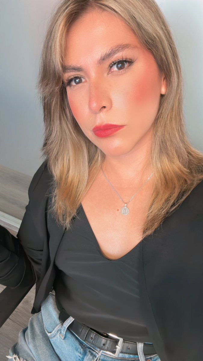 Hola hola 🥵🥵

Unos besos o qué !?? 😈

#trans #GdlCaliente