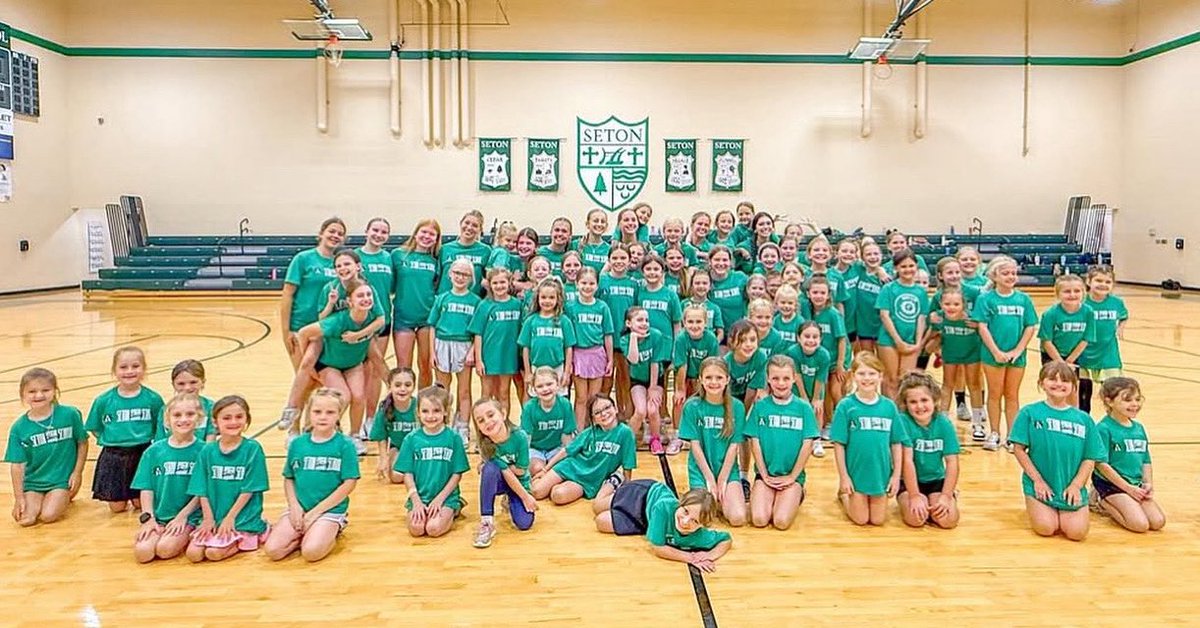 These sassy future Saints spent the last three days practicing dance technique, learning a Pom and hip hop combo and having FUN! These girls are 🌟!