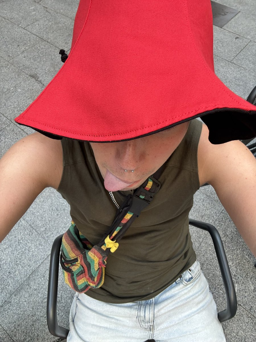 bieelmxx's tweet photo. primer dia d patum 🫠❤️‍🔥 https://t.co/JJ9RWUTDKG