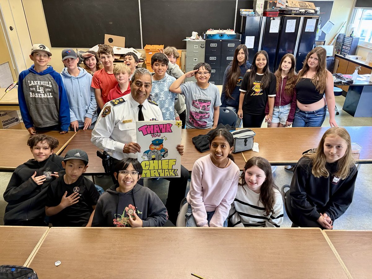 Del Manak (@chiefmanak) on Twitter photo I dropped by Mr. Flash’s G6/7 class at Cedar Hill Middle School to talk about <a href="/vicpdcanada/">Victoria Police</a> policing. Smart, engaged students asked lots of great questions. Love the humour too. Student - “Do you eat donuts?” My response, “Yes, do I have icing on my face?” Love the thank you card. I dropped by Mr. Flash’s G6/7 class at Cedar Hill Middle School to talk about <a href="/vicpdcanada/">Victoria Police</a> policing. Smart, engaged students asked lots of great questions. Love the humour too. Student - “Do you eat donuts?” My response, “Yes, do I have icing on my face?” Love the thank you card.