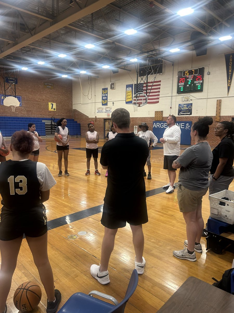 CoachLockett's tweet photo. Here at the Hawks Invitational it’s more than basketball it’s learning all aspects that contribute to basketball! Special thanks to @JoeMcKinstry for coming and speaking with the girls about the next level. The girls soaked up knowledge and played hard!! https://t.co/1UEC1B4Vmc