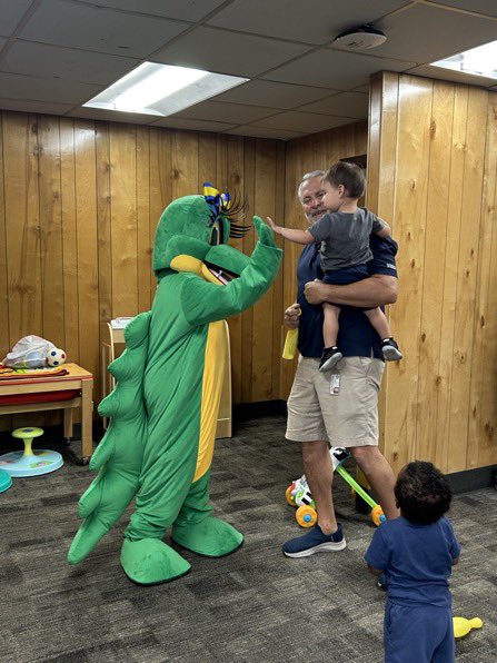 CFISDHeatherK's tweet image. Allie the Alligator stopped by to visit our little ones at Summer ELC today! 🐊💚 Smiles, hugs, and high fives made it a day to remember! #CFISDAllieGator #summerfun
@CFISDCOMMPROG @CyFairISD @Telge_ELC